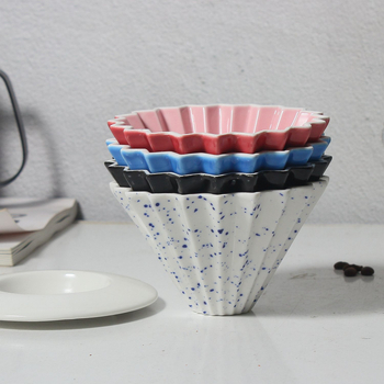 Ceașcă ceramică pentru filtru de cafea pour-over, design inspirat de origami