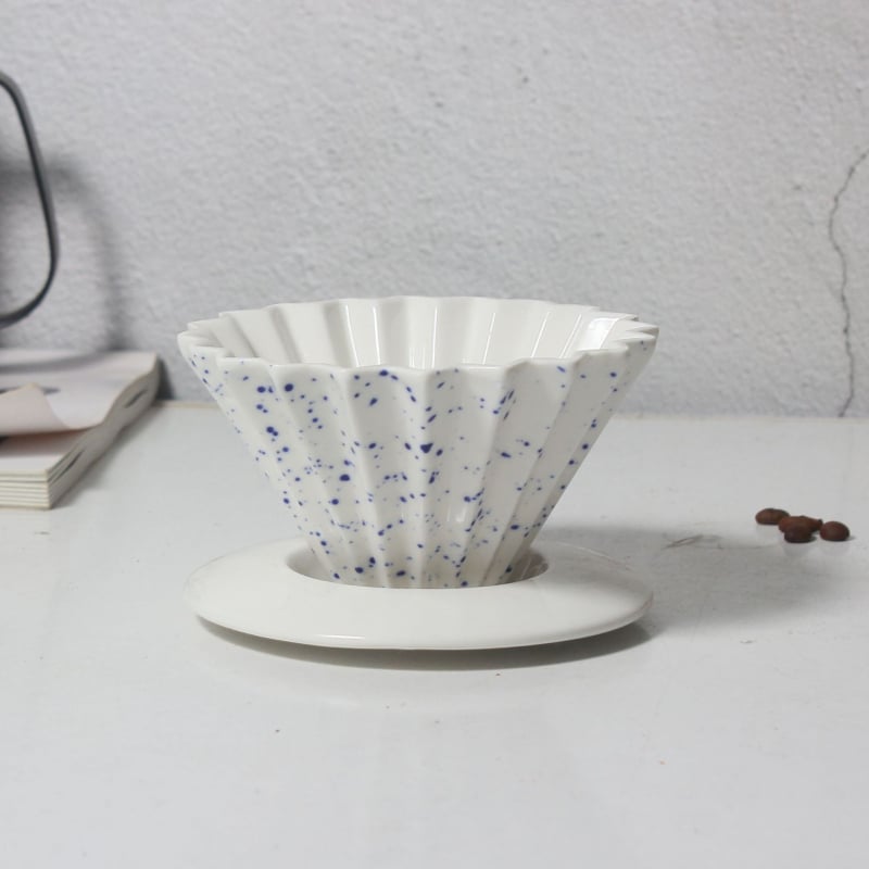 Ceașcă ceramică pentru filtru de cafea pour-over, design inspirat de origami