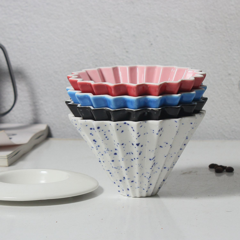 Ceașcă ceramică pentru filtru de cafea pour-over, design inspirat de origami