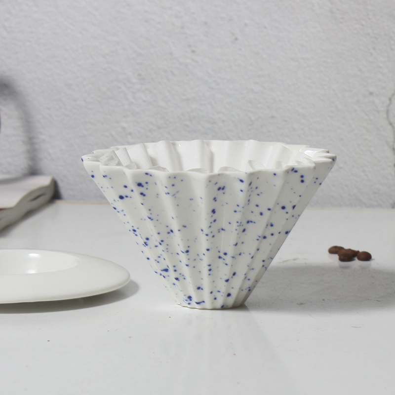 Ceașcă ceramică pentru filtru de cafea pour-over, design inspirat de origami