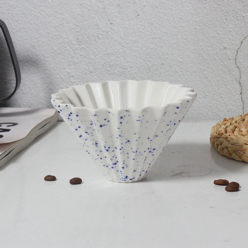Ceașcă ceramică pentru filtru de cafea pour-over, design inspirat de origami