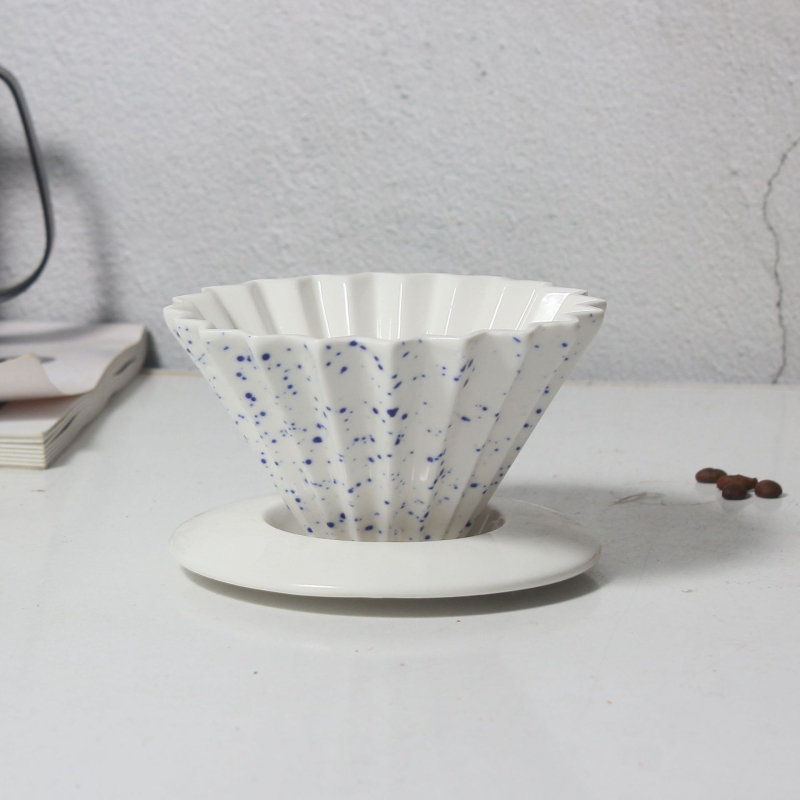Ceașcă ceramică pentru filtru de cafea pour-over, design inspirat de origami
