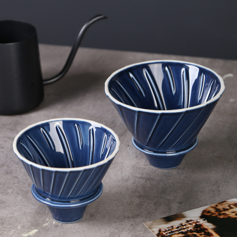 Set ceramic pentru cafea V60: filtru conic cu relief, pâlnie de picurare și cană de servire