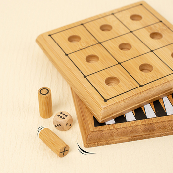 Mini drveni putni set igara s više igara: šah, dama, backgammon, križić-kružić i Ludo
