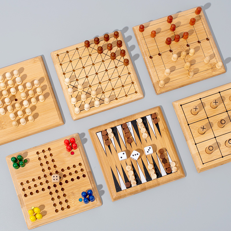 Mini drveni putni set igara s više igara: šah, dama, backgammon, križić-kružić i Ludo