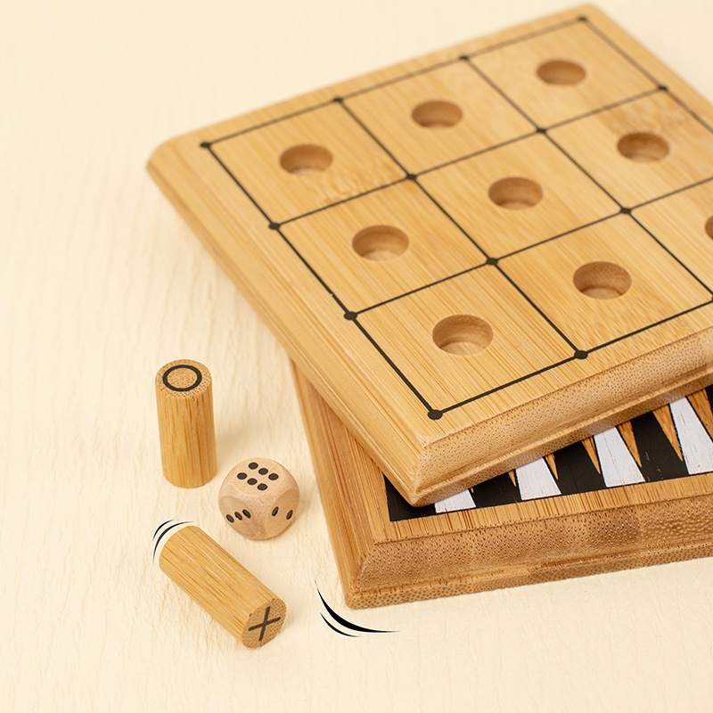 Mini drveni putni set igara s više igara: šah, dama, backgammon, križić-kružić i Ludo