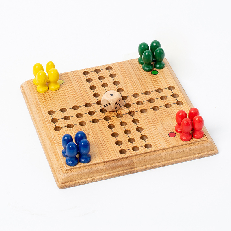 Mini drveni putni set igara s više igara: šah, dama, backgammon, križić-kružić i Ludo