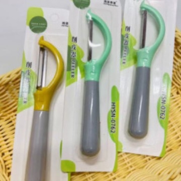 Curățător de legume multifuncțional cu ventuză, culoare vibrantă, design modern