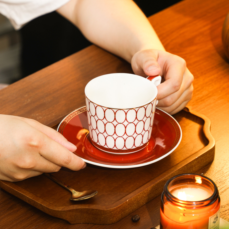 Set de cafea și ceai într-o cutie cadou de lux, stil european, ceramică pentru cappuccino și farfurioare