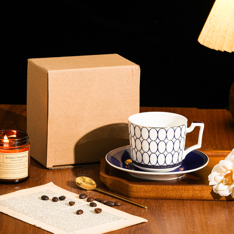 Set de cafea și ceai într-o cutie cadou de lux, stil european, ceramică pentru cappuccino și farfurioare