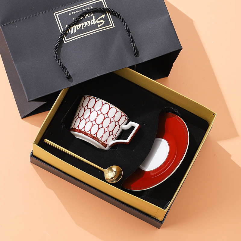 Set de cafea și ceai într-o cutie cadou de lux, stil european, ceramică pentru cappuccino și farfurioare