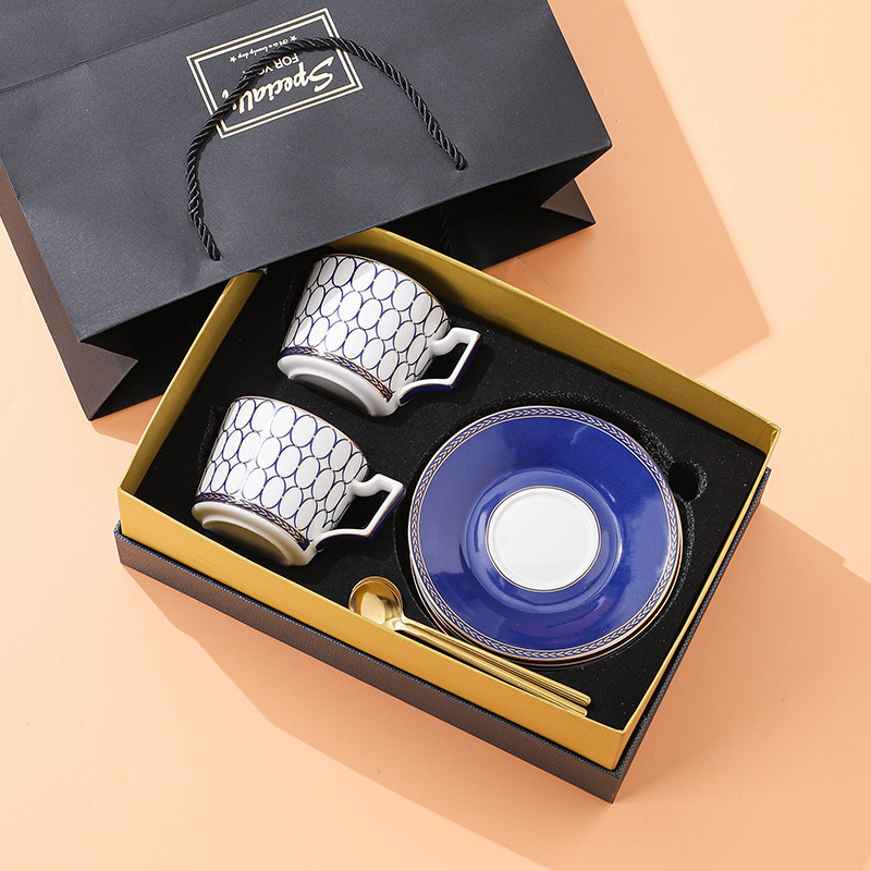 Set de cafea și ceai într-o cutie cadou de lux, stil european, ceramică pentru cappuccino și farfurioare