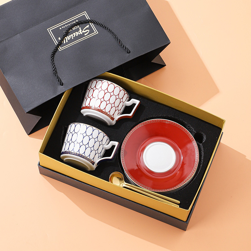 Set de cafea și ceai într-o cutie cadou de lux, stil european, ceramică pentru cappuccino și farfurioare