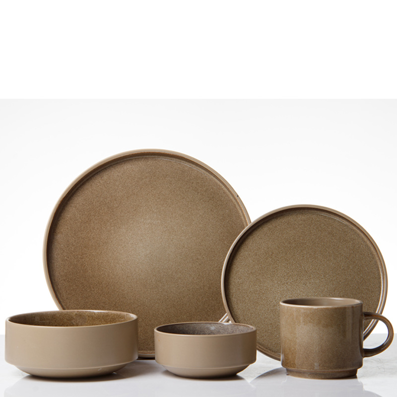 Set de veselă ceramică cu glazură reactive pentru uz casnic — boluri, farfurii și căni