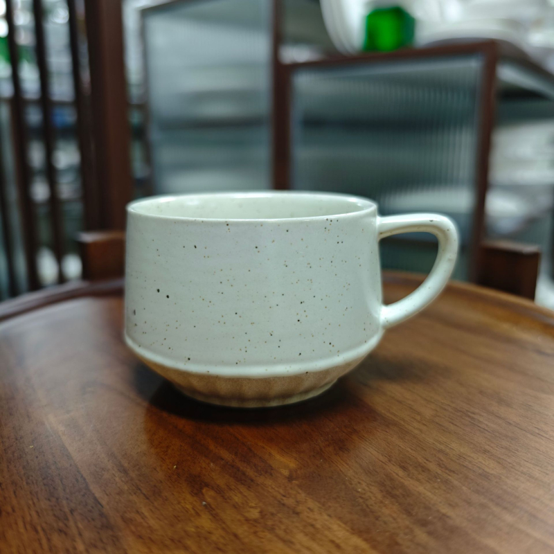 Set de ceașcă de cafea din ceramică retro cu farfurie — elegant și rafinat pentru uz personal