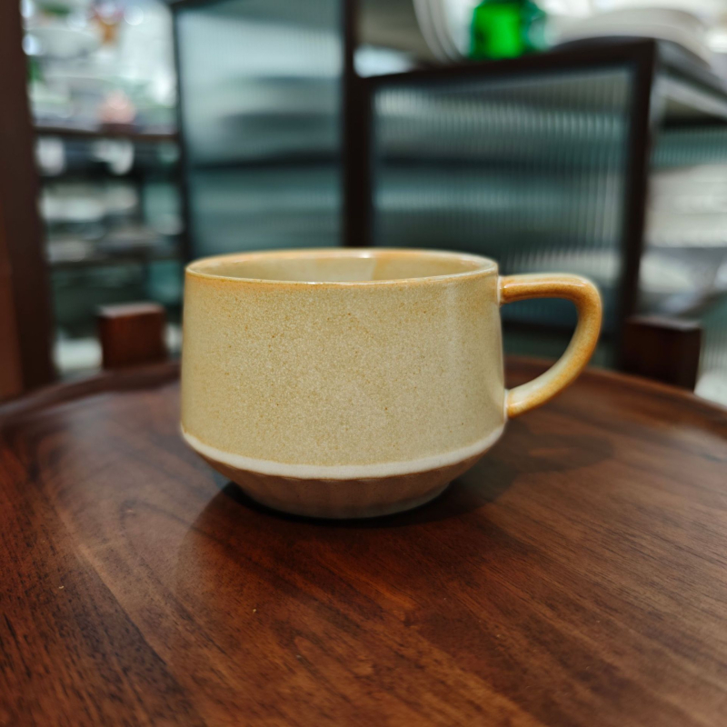Set de ceașcă de cafea din ceramică retro cu farfurie — elegant și rafinat pentru uz personal