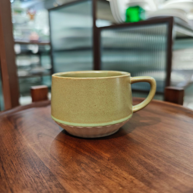 Set de ceașcă de cafea din ceramică retro cu farfurie — elegant și rafinat pentru uz personal