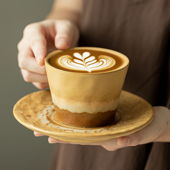 Set de cești de cafea cu farfurioară în stil retro, ceașcă din ceramică pentru latte art creativ, cană elegantă pentru uz casnic.