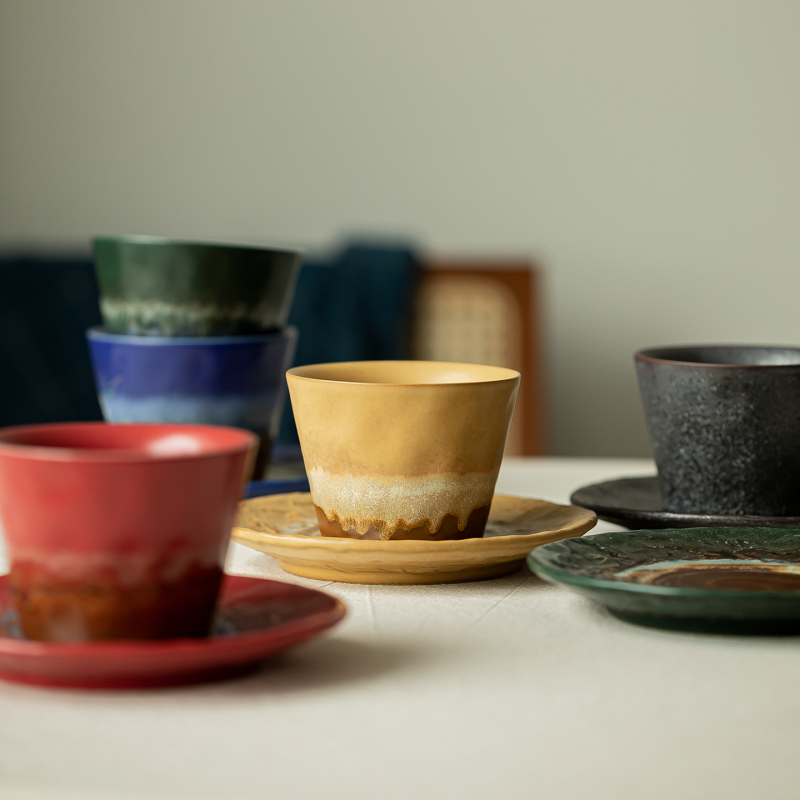 Set de cești de cafea cu farfurioară în stil retro, ceașcă din ceramică pentru latte art creativ, cană elegantă pentru uz casnic.