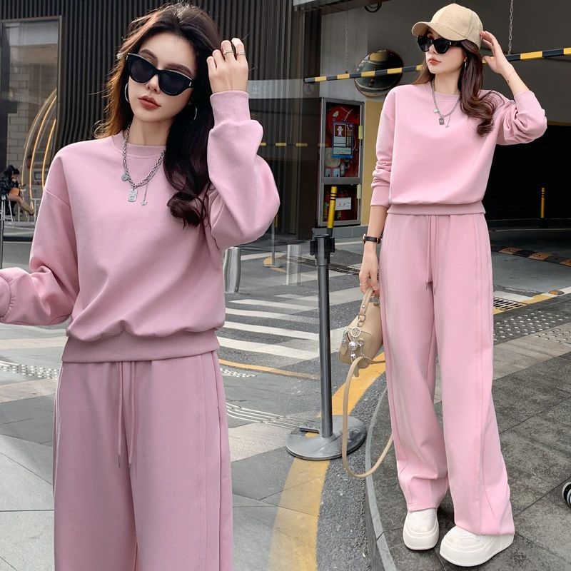 Ženski dvodijelni sportski set: dugi rukav sweatshirt i široke hlače, ležerni kroj, poliester.
