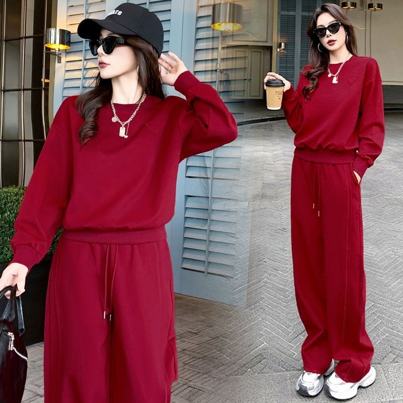 Ženski dvodijelni sportski set: dugi rukav sweatshirt i široke hlače, ležerni kroj, poliester.