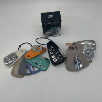 Set de 6 unelte de bucătărie din oțel inoxidabil, stivuibil — răzuitor pentru pepene, tăietor pentru plante aromatice și deschizător de sticle