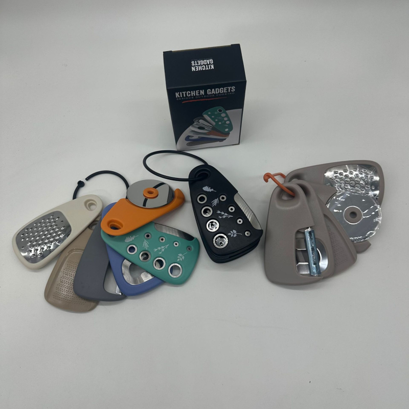 Set de 6 unelte de bucătărie din oțel inoxidabil, stivuibil — răzuitor pentru pepene, tăietor pentru plante aromatice și deschizător de sticle