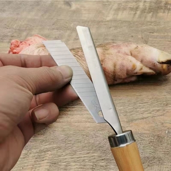Unealtă portabilă pentru îndepărtarea părului de la bovine, ovine și porcine, din oțel inoxidabil, mâner din lemn, antiderapant, lamă ascuțită