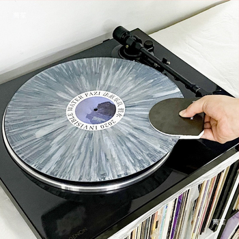 Sada klipov na vinylové platne, 2 kusy, manipulácia bez odtlačkov a čistiaci set na vinylové platne