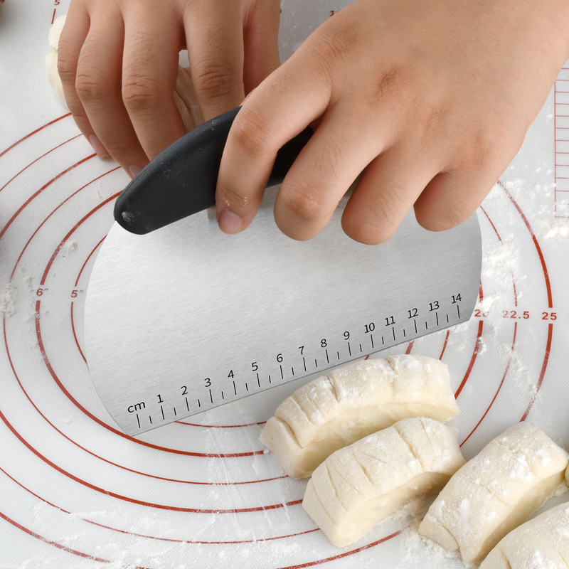 Tăietor pentru aluat și spatulă din oțel inoxidabil cu mâner din lemn pentru coacere