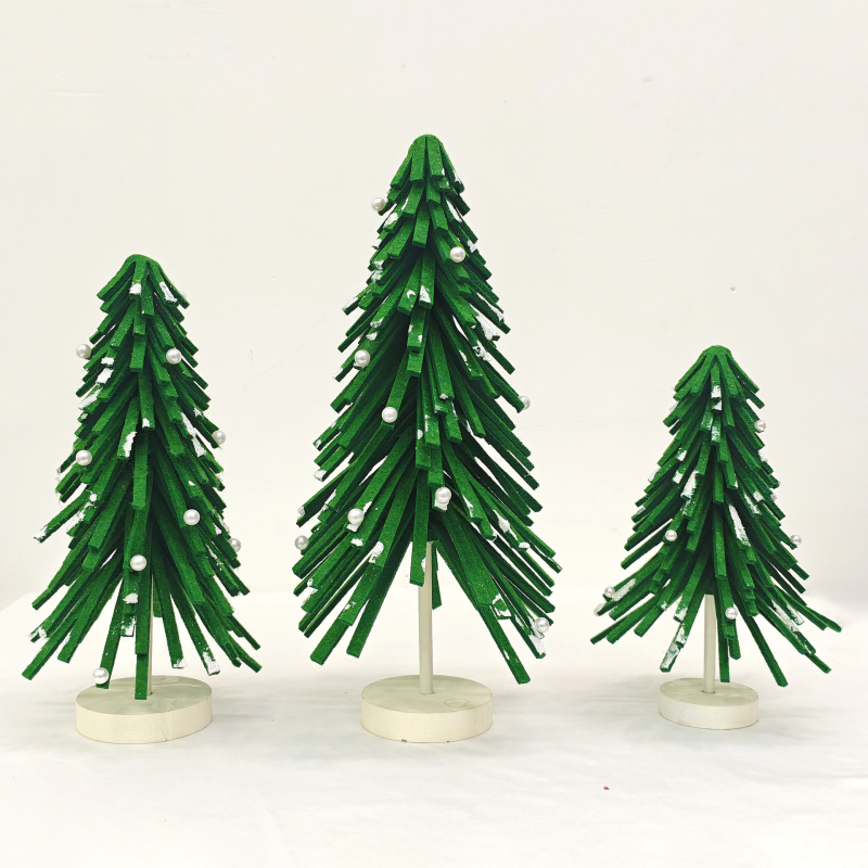Brăduț miniatural de Crăciun – ornamente pentru masă, decor pentru o scenă mică