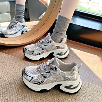 Ezüst női sneakers vastag talppal, tavasz 2025, kényelmes és divatos casual cipő