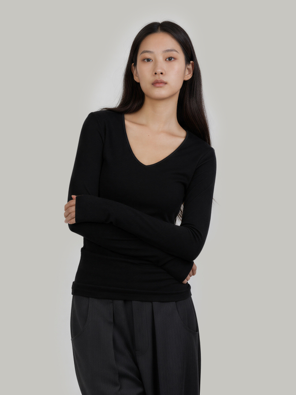 Teeshe női felső koreai stílusban, 26-os méret, U-nyakú, karcsúsított szabás, ősz, hosszú ujjú, alapszínű felső rétegezéshez