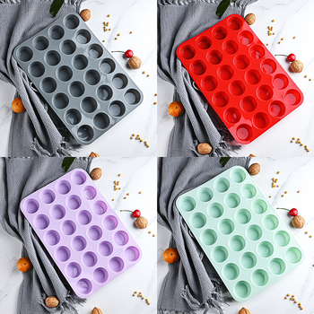 Formă din silicon cu 24 cavități, rotundă, pentru mini brioșe, rezistentă la temperaturi înalte, roșie, 33×22,5 cm
