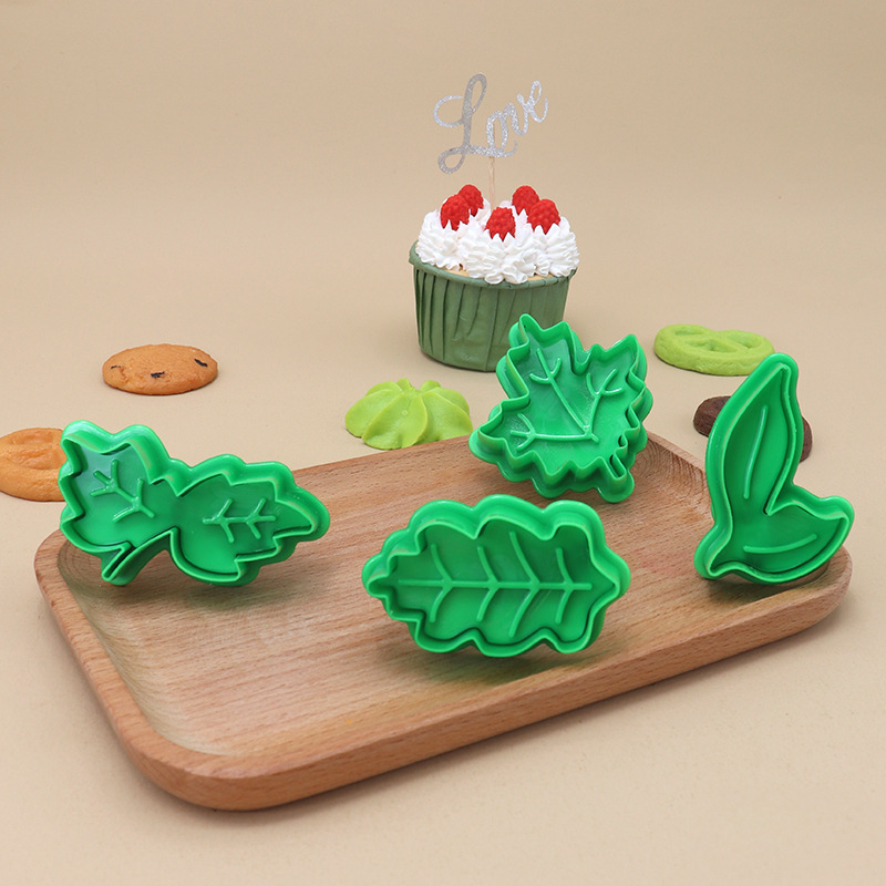 Set de 4 forme de biscuiți în formă de frunză din plastic