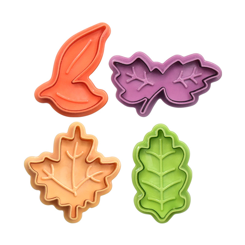 Set de 4 forme de biscuiți în formă de frunză din plastic