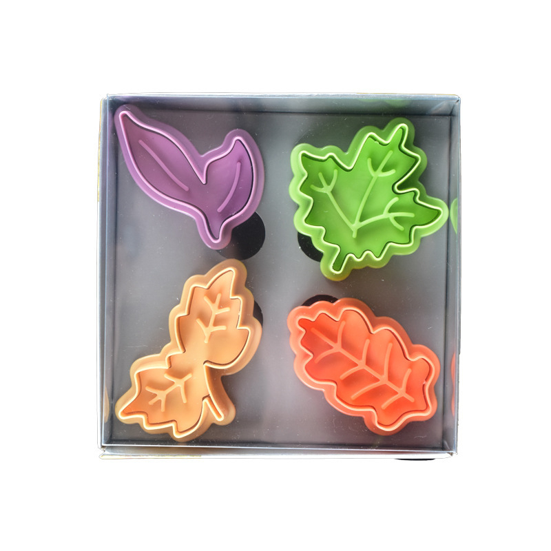Set de 4 forme de biscuiți în formă de frunză din plastic