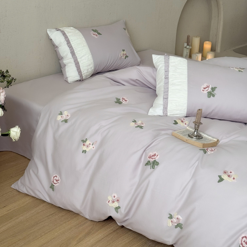 Set de lenjerie de pat din bumbac periat pentru toamnă‑iarnă, cu broderie de trandafiri – patru piese