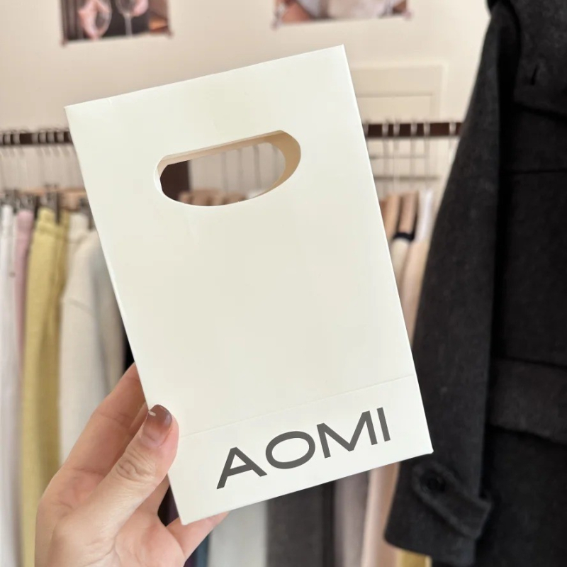 Geantă de bijuterii perforată, fără șiret, personalizabilă, geantă albă de cadouri pe carton alb, stil insta