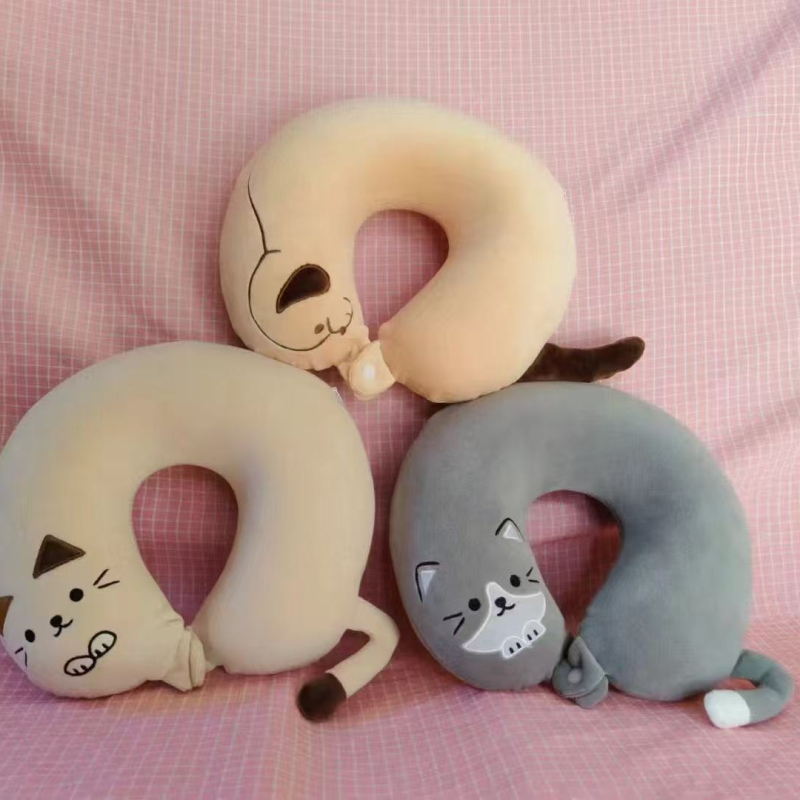 Pernă de gât din memory foam, în formă de animal de desen animat, cu revenire lentă, pentru călătorii cu mașina și pentru momente de odihnă.