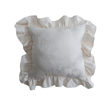 Perne decorative în stil franțuzesc: lux retro de palat, husă din material textil și dantelă cu margine ondulată