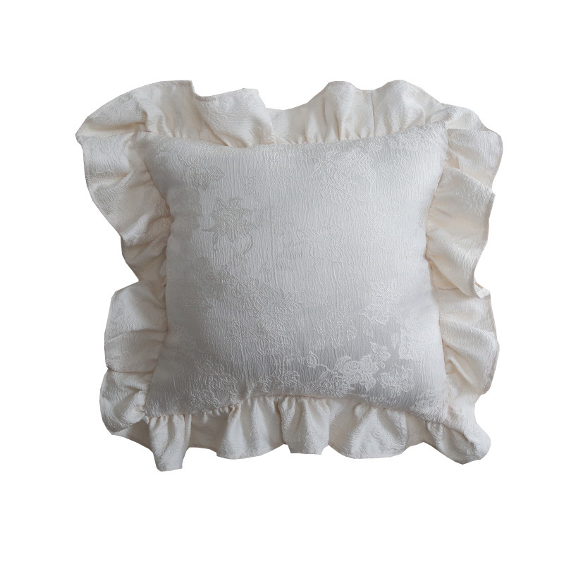 Perne decorative în stil franțuzesc: lux retro de palat, husă din material textil și dantelă cu margine ondulată