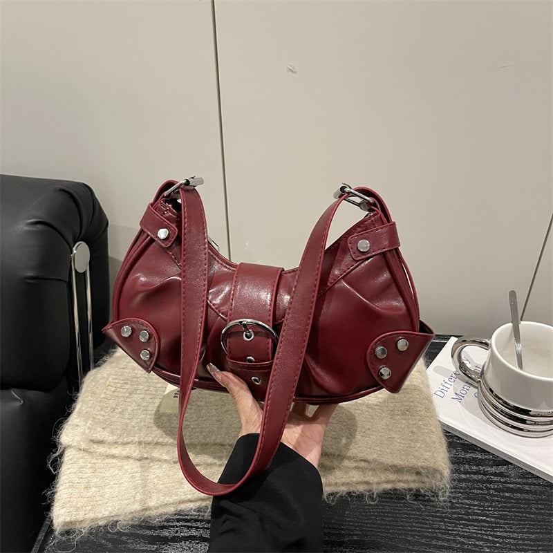 Retro bikerska torbica s nitima i naborima u obliku polumjeseca, mala crossbody torba za svakodnevnu upotrebu (Proljeće 2026)