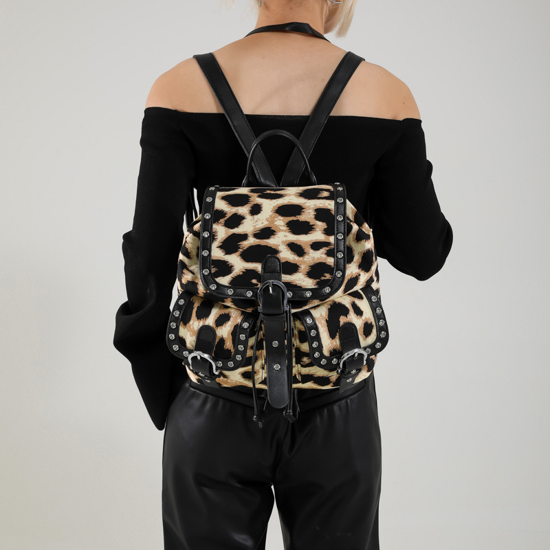 Leopard uzorak ruksak s preklopom, retro zapadnjački stil, metalnim zakovicama, velikog kapaciteta
