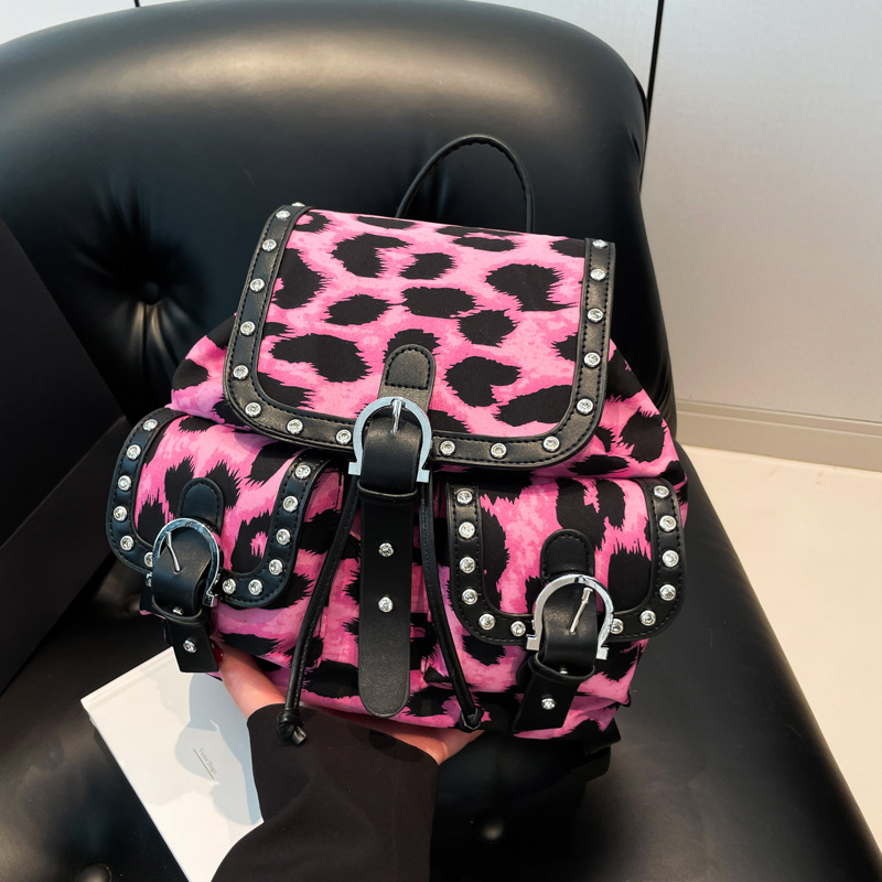 Leopard uzorak ruksak s preklopom, retro zapadnjački stil, metalnim zakovicama, velikog kapaciteta