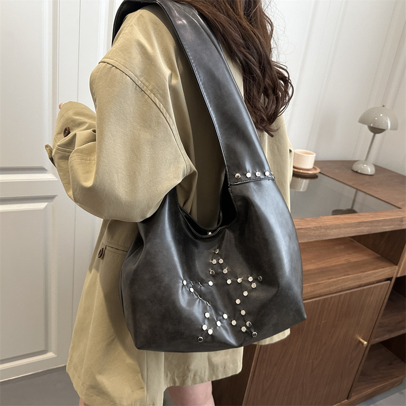 Torba Tote u ulično-retro stilu s personaliziranim zakovicama, punk stil torba preko ramena, velika zapremina, visokokvalitetna tekstura