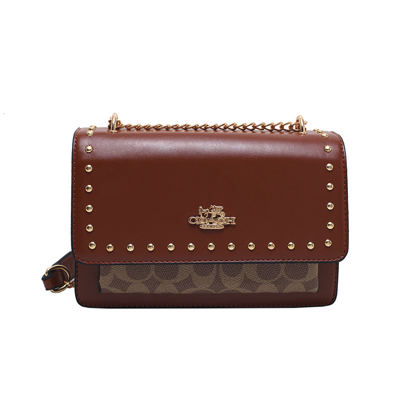 PU kožna mala kvadratna crossbody torbica, s lancem i metalnim rivetima