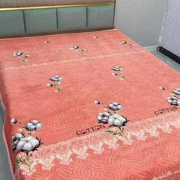 Set pat din velur lapte, 3 piese: husă pilotă, pătură tatami și cearșafuri cristal