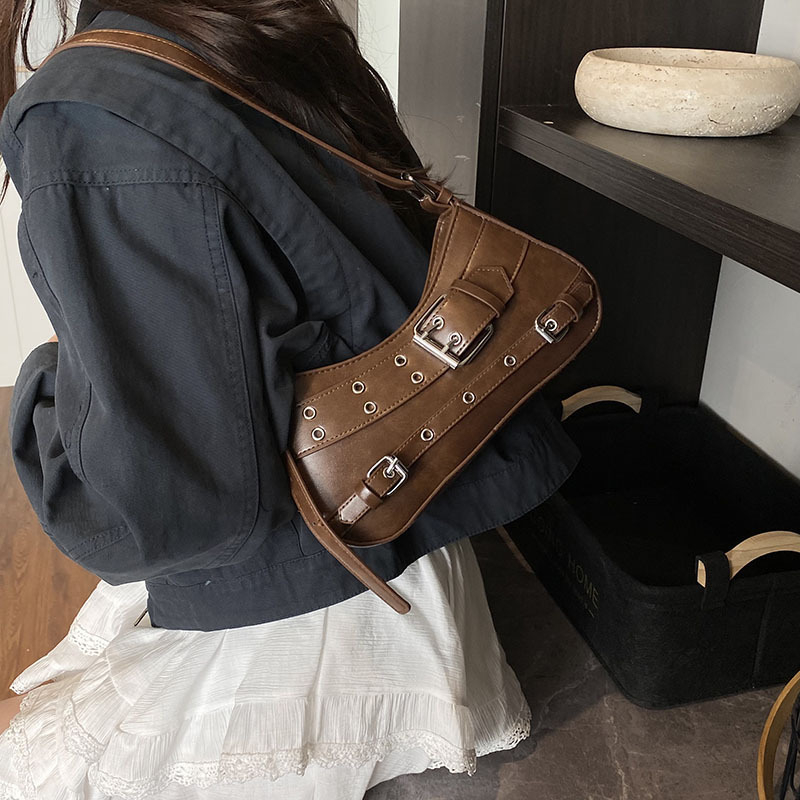 Proljeće 2025: Retro torba s metalnim rivetima, motociklističkog stila, velika zapremina, svakodnevna crossbody torba