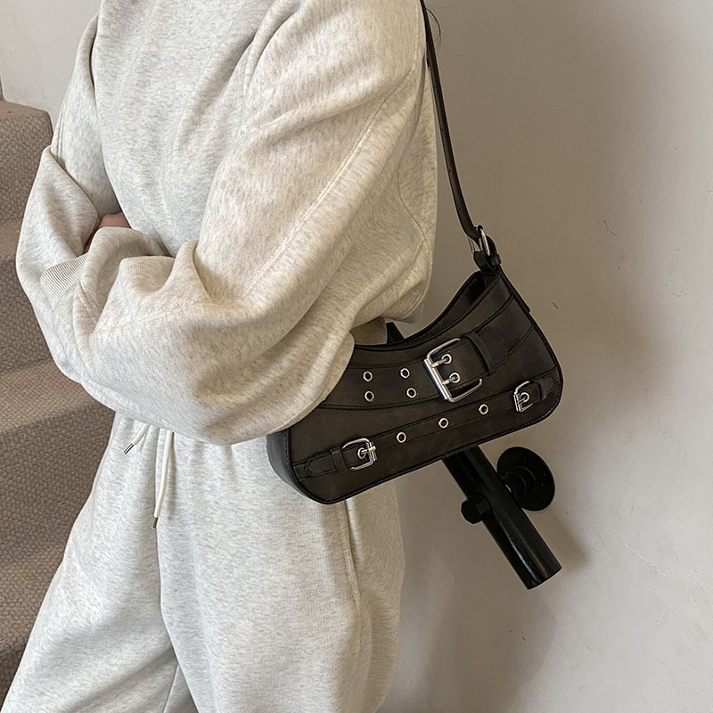Proljeće 2025: Retro torba s metalnim rivetima, motociklističkog stila, velika zapremina, svakodnevna crossbody torba